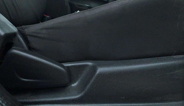 2019 Renault Kwid RXT 1.0 (O), Petrol, Manual, 75,906 km, Driver Side Adjustment Panel