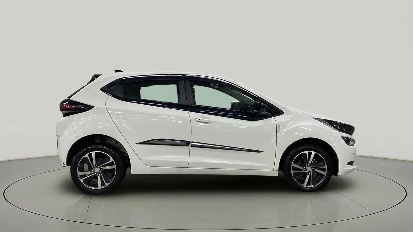 2024 Tata ALTROZ XZ Plus (S) LUX Diese, Diesel, Manual, 12,044 km, Right Side View