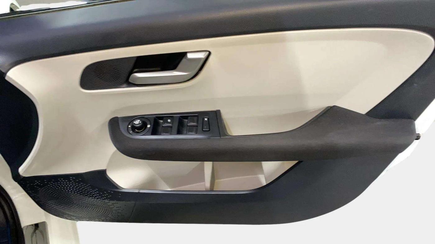 2024 Tata ALTROZ XZ Plus (S) LUX Diese, Diesel, Manual, 12,044 km, Driver Side Door Panels Control