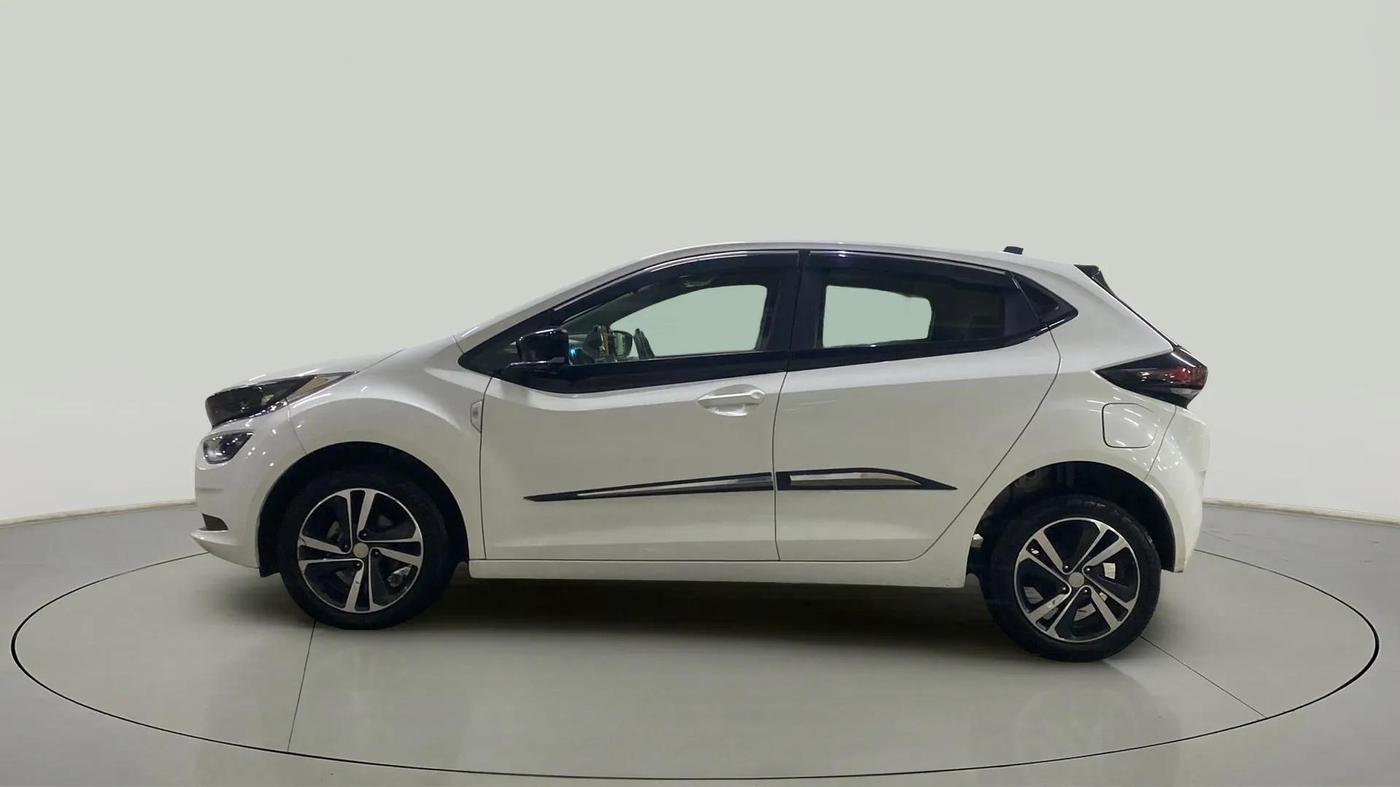 2024 Tata ALTROZ XZ Plus (S) LUX Diese, Diesel, Manual, 12,044 km, Left Side
