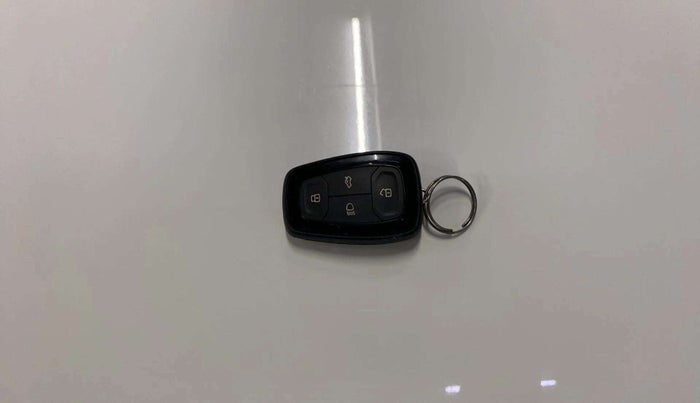 2024 Tata ALTROZ XZ Plus (S) LUX Diese, Diesel, Manual, 12,020 km, Key Close Up