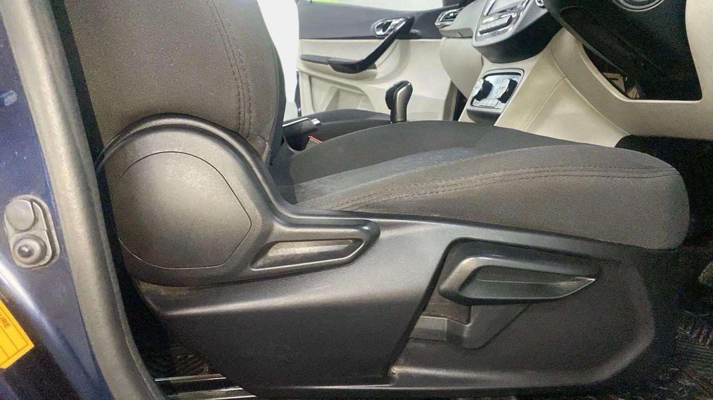 2023 Tata TIGOR XZ PLUS CNG, CNG, Manual, 44,627 km, Driver Side Adjustment Panel