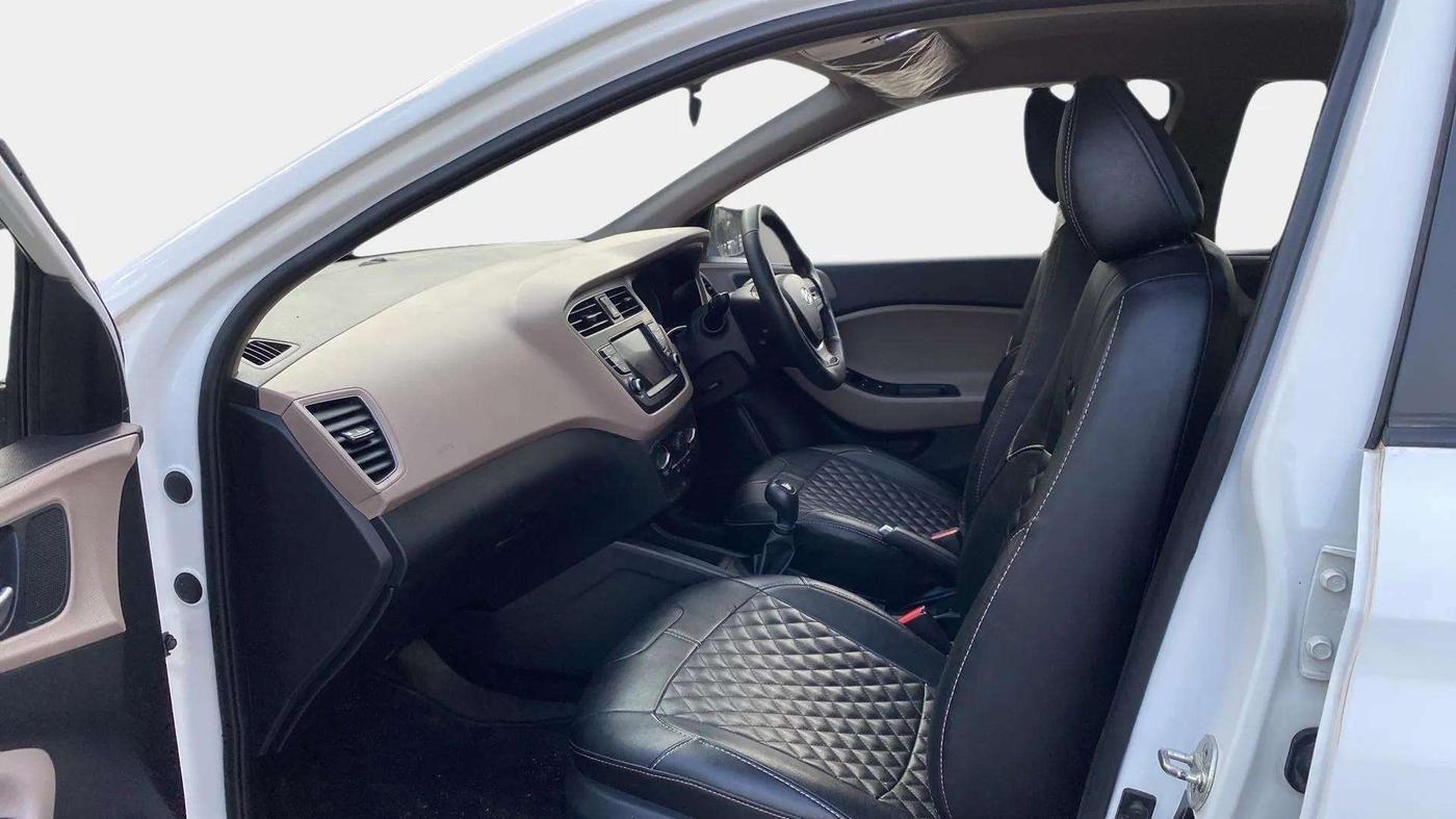 2019 Hyundai Elite i20 SPORTZ PLUS 1.2, Petrol, Manual, 41,697 km, Right Side Front Door Cabin