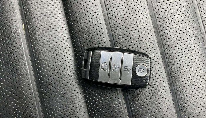 2021 KIA SELTOS GTX PLUS 1.4 PETROL DCT DUAL TONE, Petrol, Automatic, 39,970 km, Key Close Up