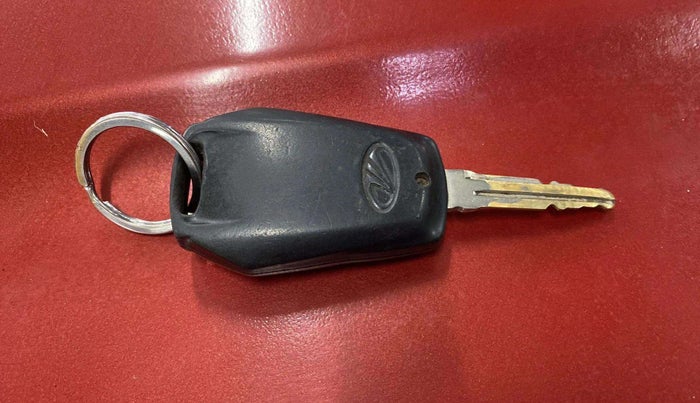 2017 Mahindra KUV 100 NXT K2+ D 6 STR, Diesel, Manual, 93,324 km, Key Close Up