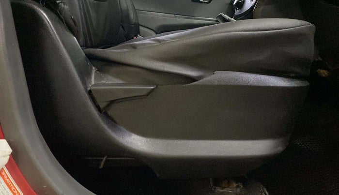 2017 Mahindra KUV 100 NXT K2+ D 6 STR, Diesel, Manual, 93,324 km, Driver Side Adjustment Panel