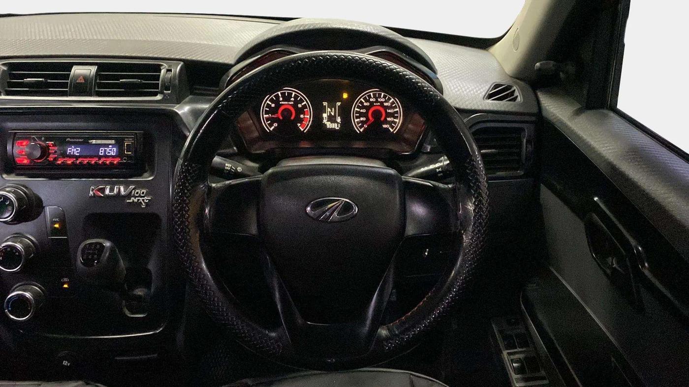 2017 Mahindra KUV 100 NXT K2+ D 6 STR, Diesel, Manual, 93,324 km, Steering Wheel Close Up