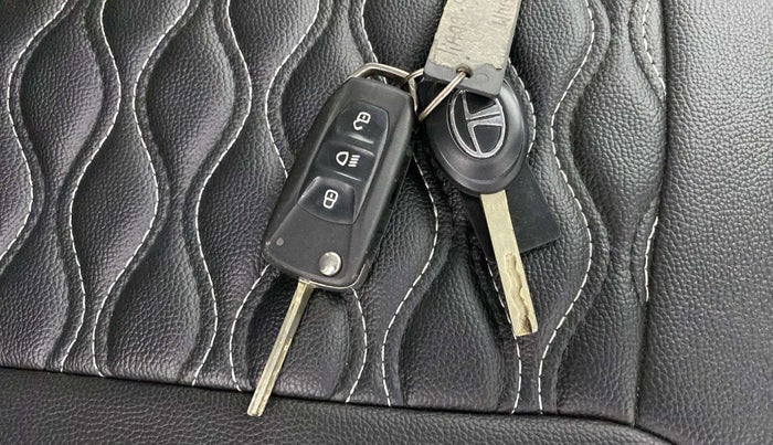 2023 Tata Tiago XT CNG, CNG, Manual, 36,549 km, Key Close Up