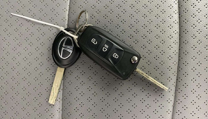 2023 Tata Tiago XT (O) PETROL, Petrol, Manual, 4,584 km, Key Close Up