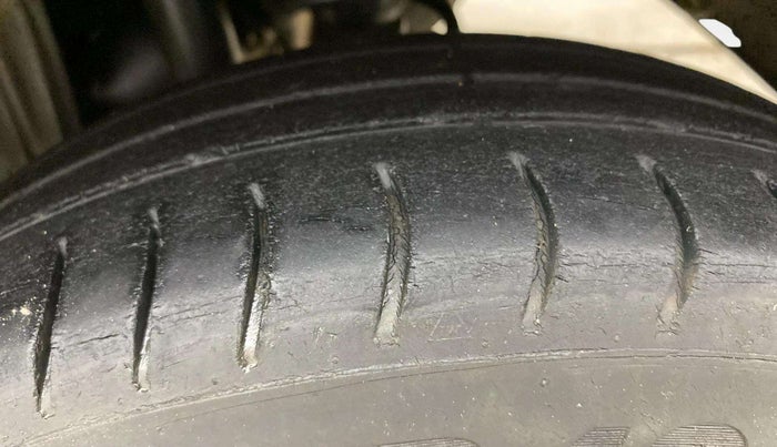 2017 Maruti Alto 800 LXI O, Petrol, Manual, 39,518 km, Left Rear Tyre Tread