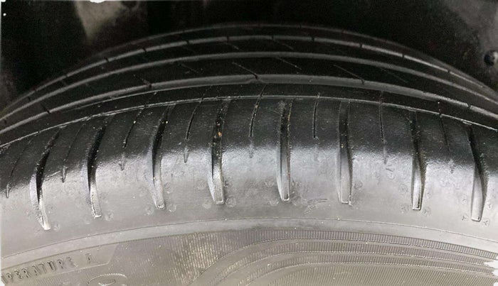 2021 MG HECTOR PLUS SELECT 2.0 DIESEL TURBO MT 7-STR, Diesel, Manual, 23,677 km, Right Rear Tyre Tread