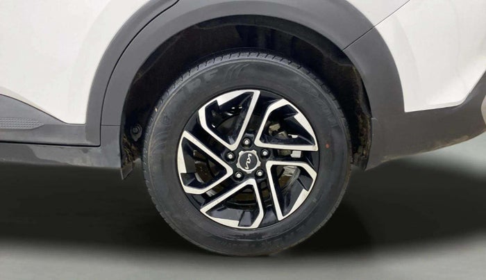 2022 KIA CARENS PRESTIGE PLUS 1.4 PETROL 7 STR, Petrol, Manual, 31,399 km, Left Rear Wheel