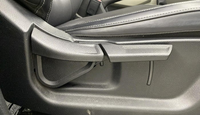 2022 KIA CARENS PRESTIGE PLUS 1.4 PETROL 7 STR, Petrol, Manual, 31,399 km, Driver Side Adjustment Panel