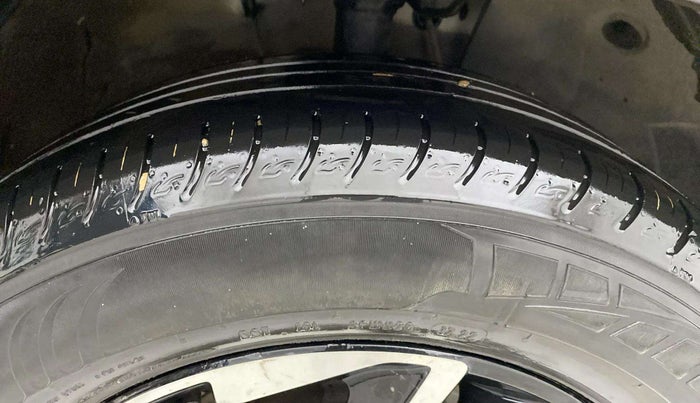 2022 KIA CARENS PRESTIGE PLUS 1.4 PETROL 7 STR, Petrol, Manual, 31,399 km, Right Front Tyre Tread