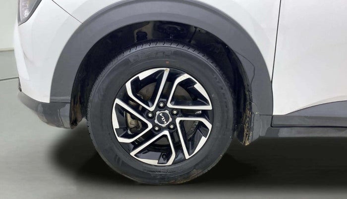 2022 KIA CARENS PRESTIGE PLUS 1.4 PETROL 7 STR, Petrol, Manual, 31,399 km, Left Front Wheel