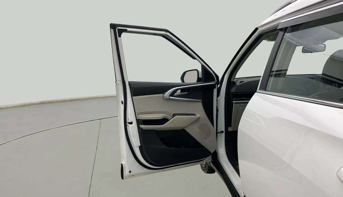 2022 KIA CARENS PRESTIGE PLUS 1.4 PETROL 7 STR, Petrol, Manual, 31,399 km, LHS Front Door