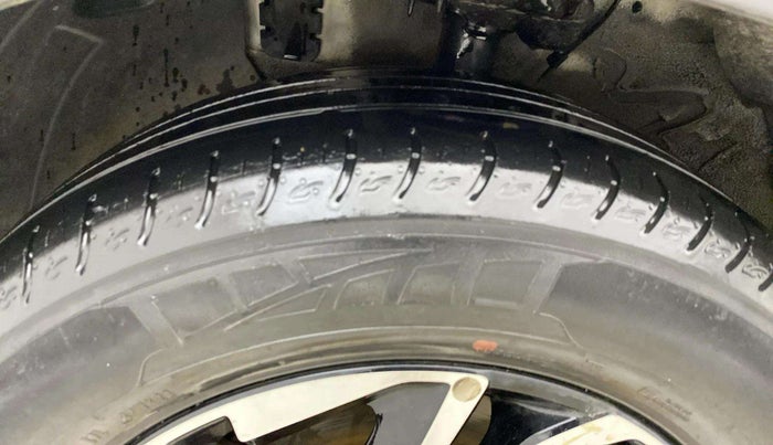 2022 KIA CARENS PRESTIGE PLUS 1.4 PETROL 7 STR, Petrol, Manual, 31,399 km, Left Front Tyre Tread
