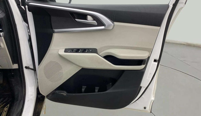 2022 KIA CARENS PRESTIGE PLUS 1.4 PETROL 7 STR, Petrol, Manual, 31,399 km, Driver Side Door Panels Control
