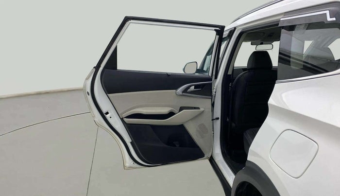 2022 KIA CARENS PRESTIGE PLUS 1.4 PETROL 7 STR, Petrol, Manual, 31,399 km, LHS Rear Door