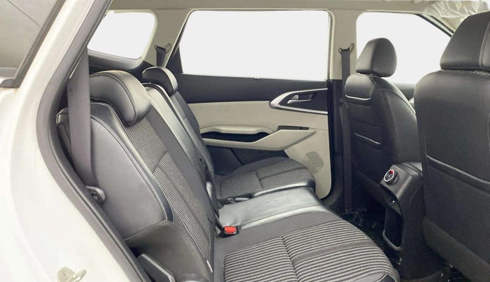 2022 KIA CARENS PRESTIGE PLUS 1.4 PETROL 7 STR, Petrol, Manual, 31,399 km, Right Side Rear Door Cabin