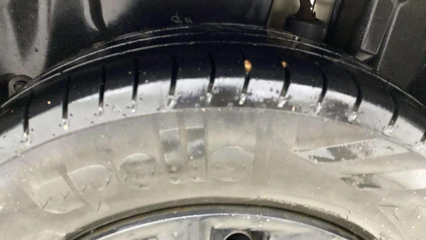 2016 Maruti Swift Dzire VXI, CNG, Manual, 76,428 km, Left Rear Tyre Tread