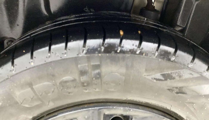 2016 Maruti Swift Dzire VXI, CNG, Manual, 76,428 km, Left Rear Tyre Tread