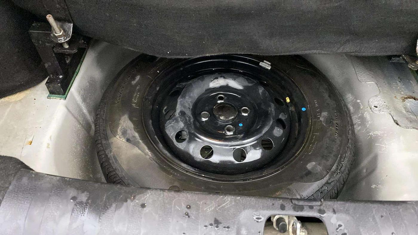 2016 Maruti Swift Dzire VXI, CNG, Manual, 76,428 km, Spare Tyre