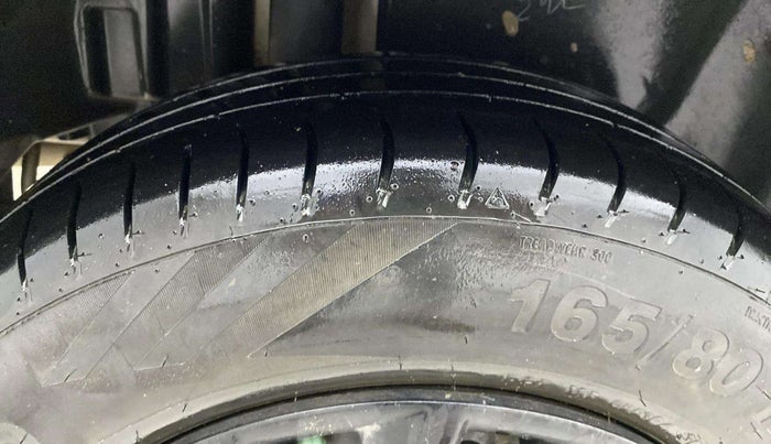 2016 Maruti Swift Dzire VXI, CNG, Manual, 76,428 km, Right Rear Tyre Tread
