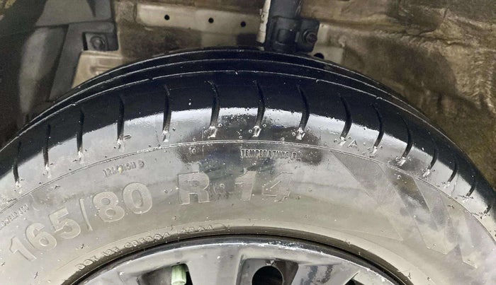 2016 Maruti Swift Dzire VXI, CNG, Manual, 76,428 km, Left Front Tyre Tread