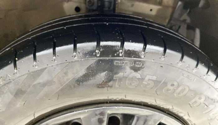 2016 Maruti Swift Dzire VXI, CNG, Manual, 76,428 km, Right Front Tyre Tread