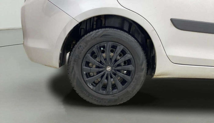 2016 Maruti Swift Dzire VXI, CNG, Manual, 76,428 km, Right Rear Wheel