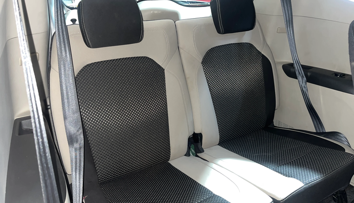 2020 Renault TRIBER RXZ AMT, Petrol, Automatic, 50,175 km, Third Seat Row ( optional )