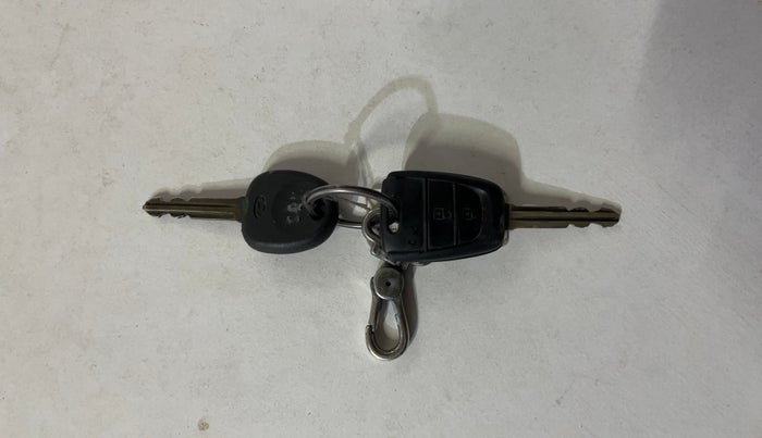 2016 Hyundai Grand i10 1.2 SPORTZ PRIME EDITION VTVT, CNG, Manual, 77,722 km, Key Close Up