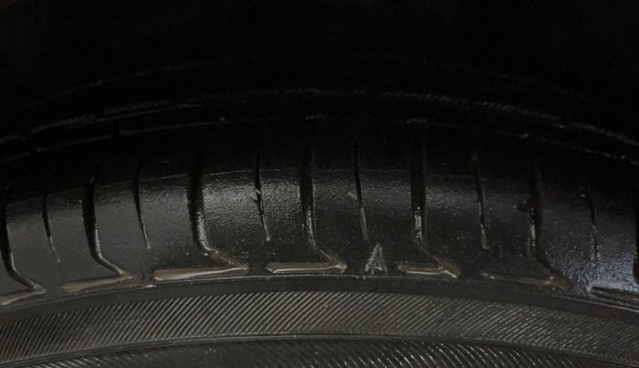 2016 Hyundai Grand i10 1.2 SPORTZ PRIME EDITION VTVT, CNG, Manual, 77,722 km, Left Rear Tyre Tread