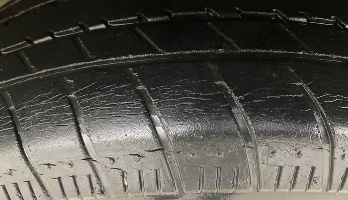 2014 Honda Amaze 1.2L I-VTEC E, Petrol, Manual, 34,177 km, Left Front Tyre Tread