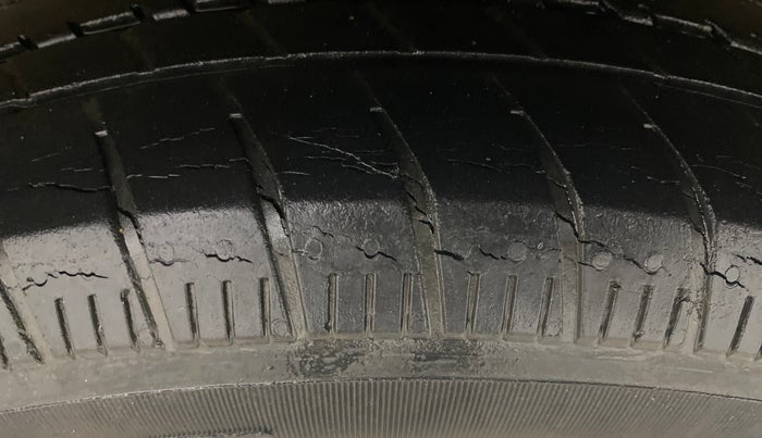 2014 Honda Amaze 1.2L I-VTEC E, Petrol, Manual, 34,177 km, Left Rear Tyre Tread