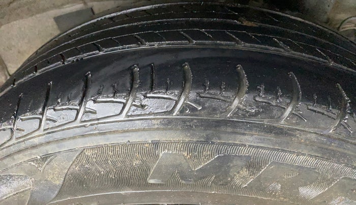 2016 Hyundai Elite i20 MAGNA 1.2, CNG, Manual, 67,089 km, Left Rear Tyre Tread