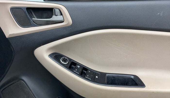 2016 Hyundai Elite i20 MAGNA 1.2, CNG, Manual, 67,089 km, Driver Side Door Panels Control