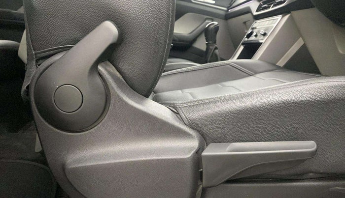 2022 Skoda KUSHAQ AMBITION 1.0L TSI MT, Petrol, Manual, 52,264 km, Driver Side Adjustment Panel