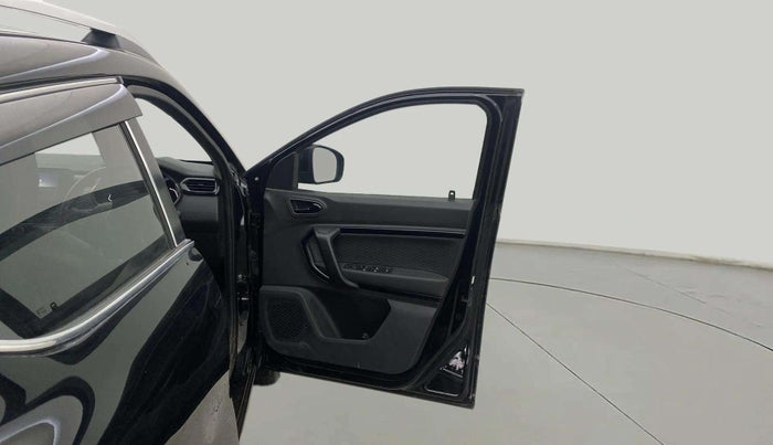 2023 Renault Kiger RXZ AMT, CNG, Automatic, 26,684 km, RHS Front Door