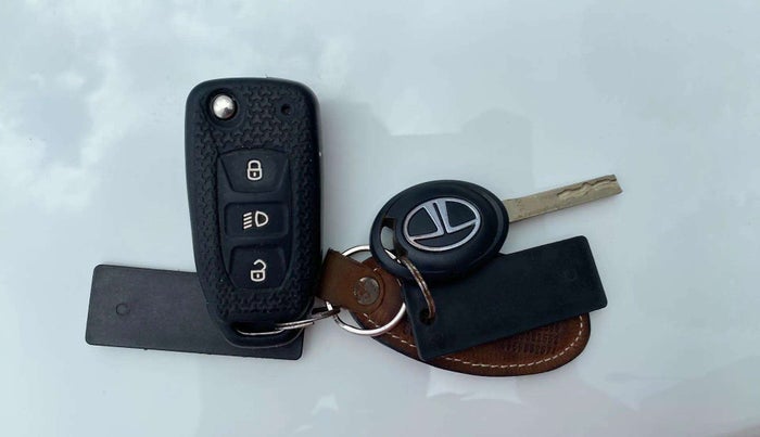 2023 Tata Tiago XZA PLUS PETROL, Petrol, Automatic, 23,187 km, Key Close Up