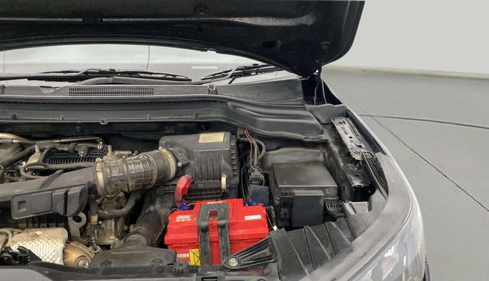 2021 Mahindra XUV300 W4 1.2 PETROL, Petrol, Manual, 26,387 km, Engine View - Left