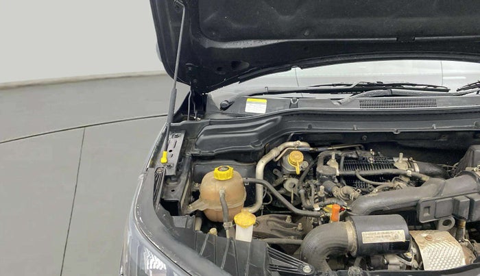2021 Mahindra XUV300 W4 1.2 PETROL, Petrol, Manual, 26,387 km, Engine View - Right