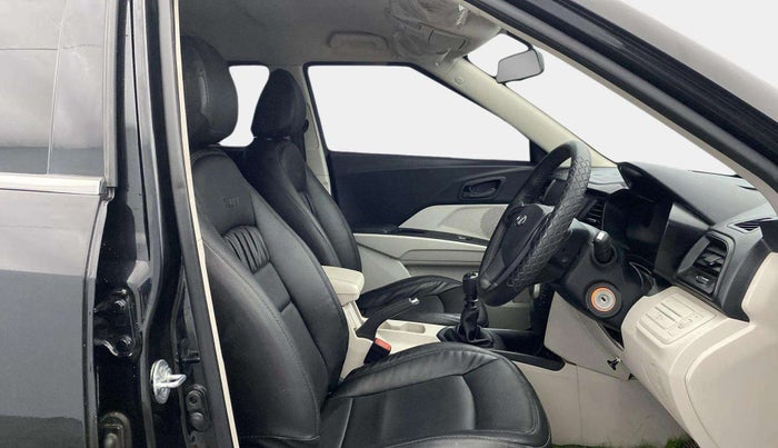 2021 Mahindra XUV300 W4 1.2 PETROL, Petrol, Manual, 26,387 km, Right Side Front Door Cabin