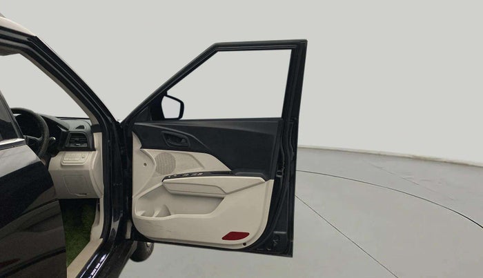 2021 Mahindra XUV300 W4 1.2 PETROL, Petrol, Manual, 26,387 km, RHS Front Door