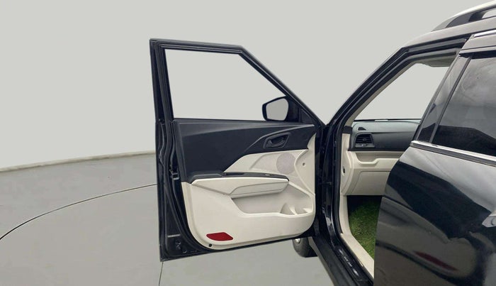 2021 Mahindra XUV300 W4 1.2 PETROL, Petrol, Manual, 26,387 km, LHS Front Door