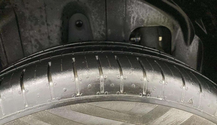 2021 Mahindra XUV300 W4 1.2 PETROL, Petrol, Manual, 26,387 km, Right Rear Tyre Tread