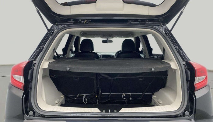 2021 Mahindra XUV300 W4 1.2 PETROL, Petrol, Manual, 26,387 km, Boot Inside