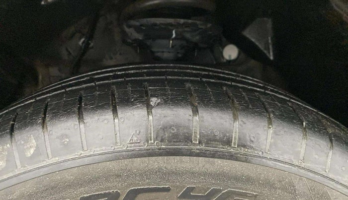 2021 Mahindra XUV300 W4 1.2 PETROL, Petrol, Manual, 26,387 km, Left Front Tyre Tread
