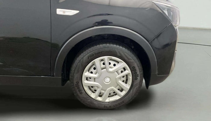 2021 Mahindra XUV300 W4 1.2 PETROL, Petrol, Manual, 26,387 km, Right Front Wheel